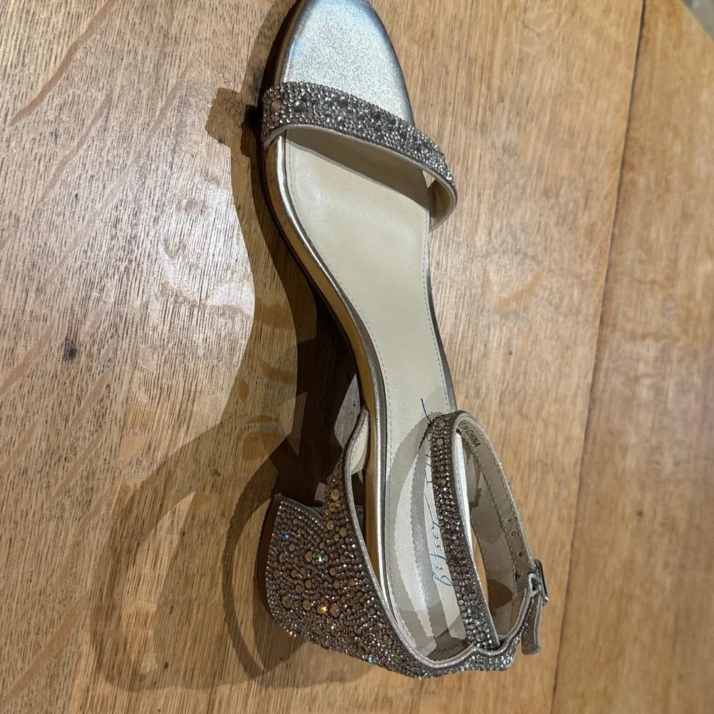 Betsey Johnson Glittering Gold Sandals. Size 9.5 - Picture 3 of 13